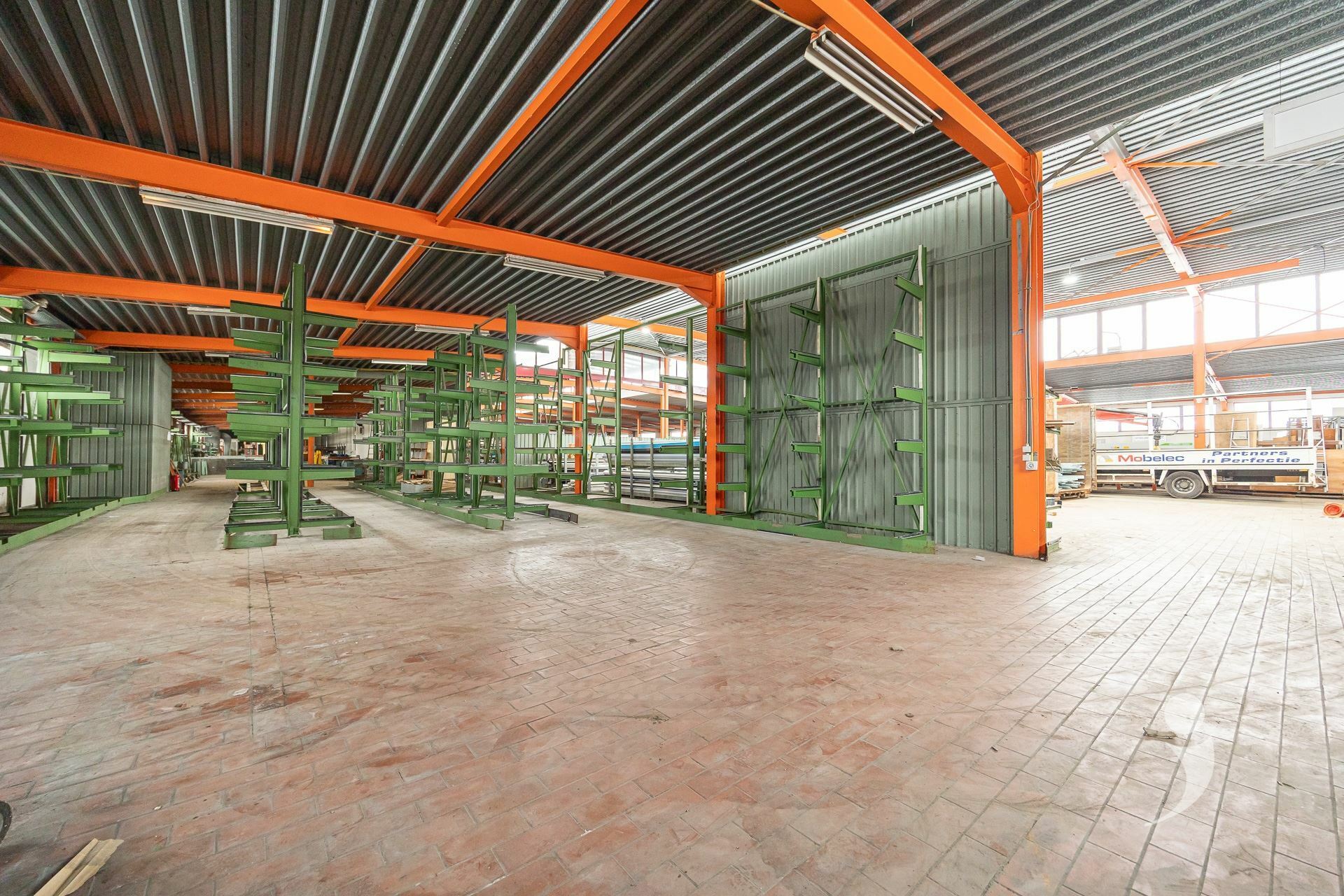 Industrieel gebouw te koop in SCHERPENHEUVEL-ZICHEM