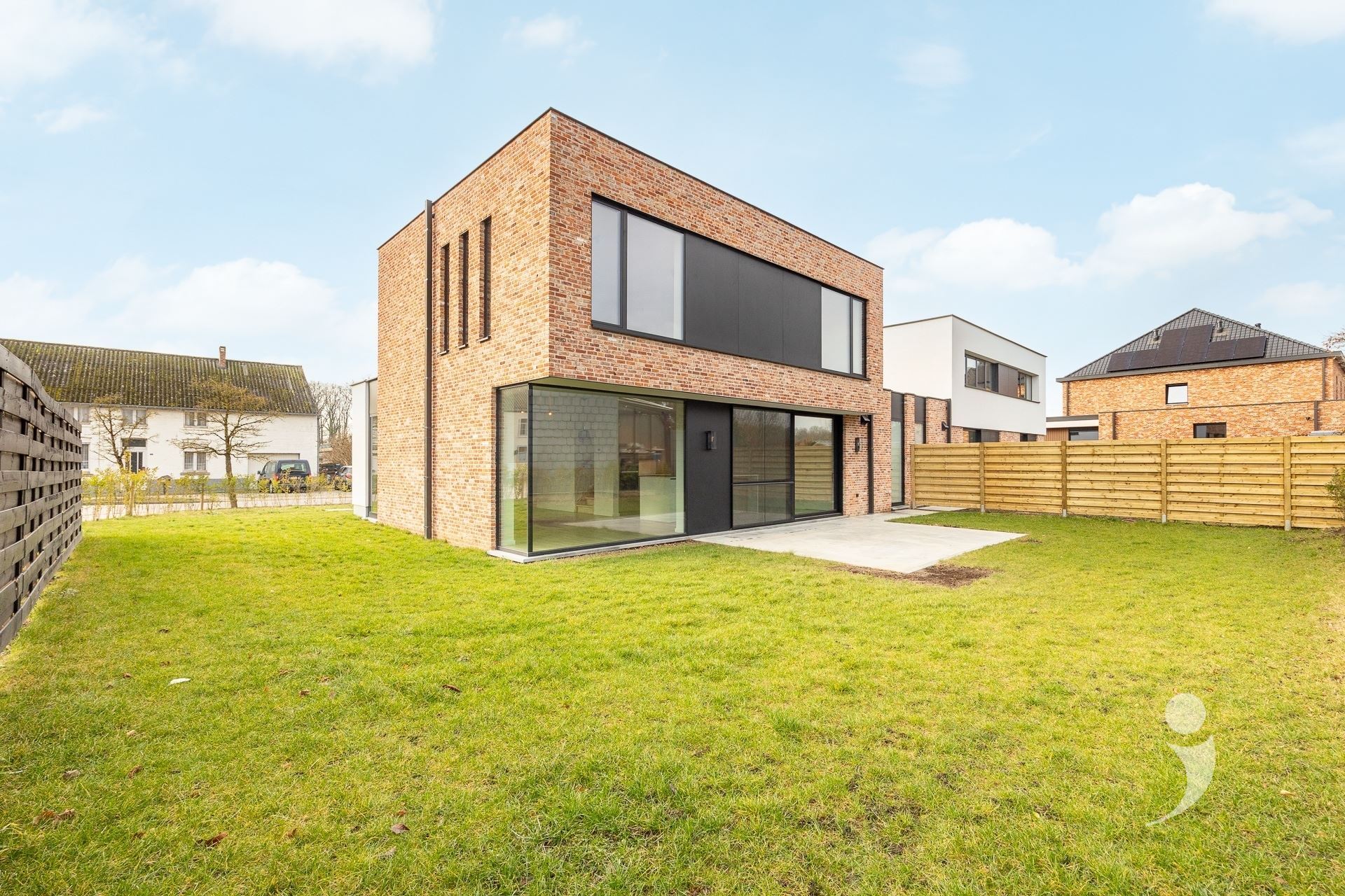 Villa/House/Farm for sale in HOUWAART