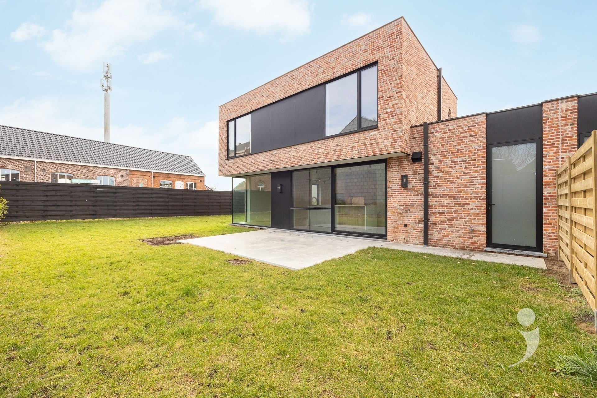 Villa/House/Farm for sale in HOUWAART