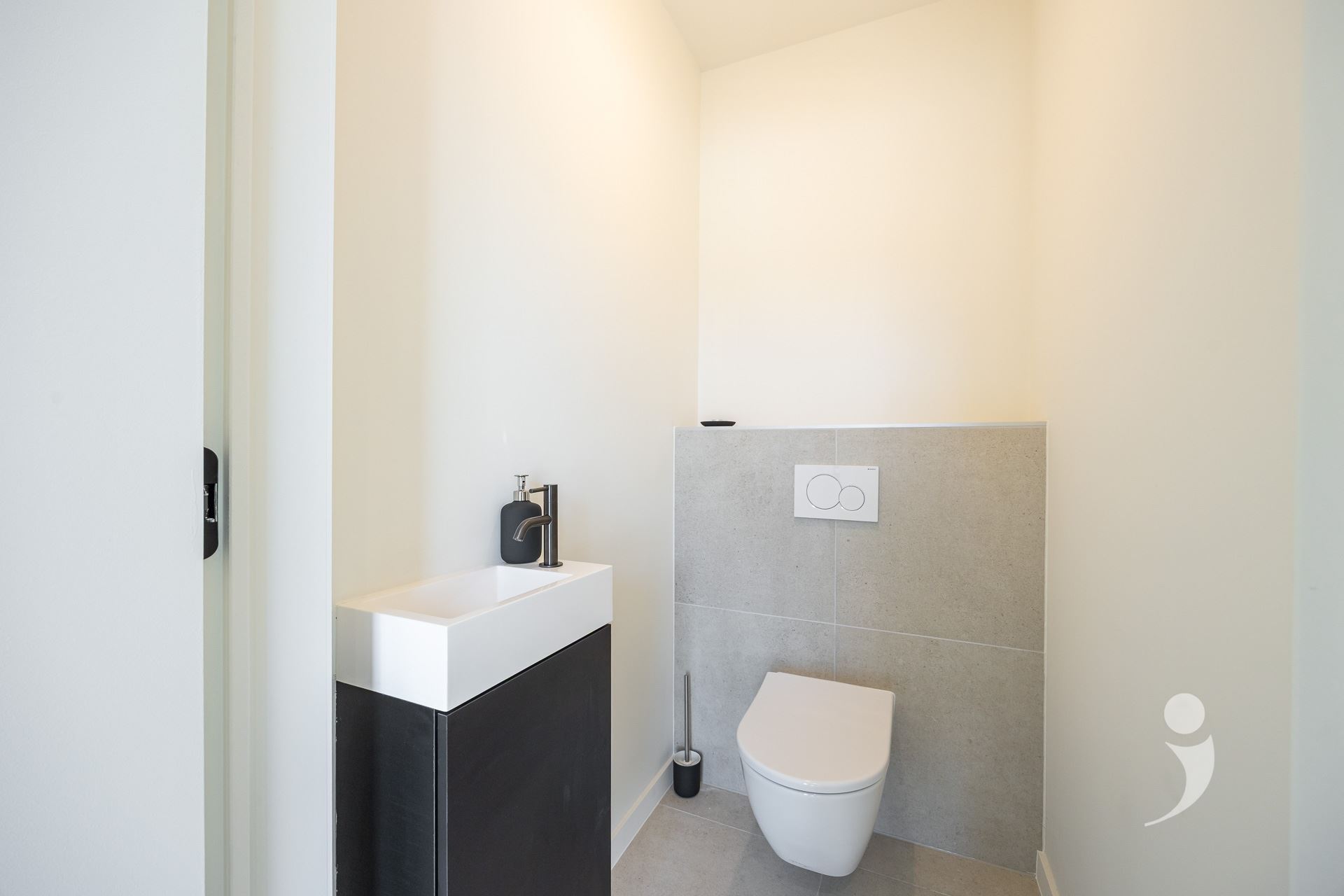 Villa/House/Farm for sale in RAMSEL